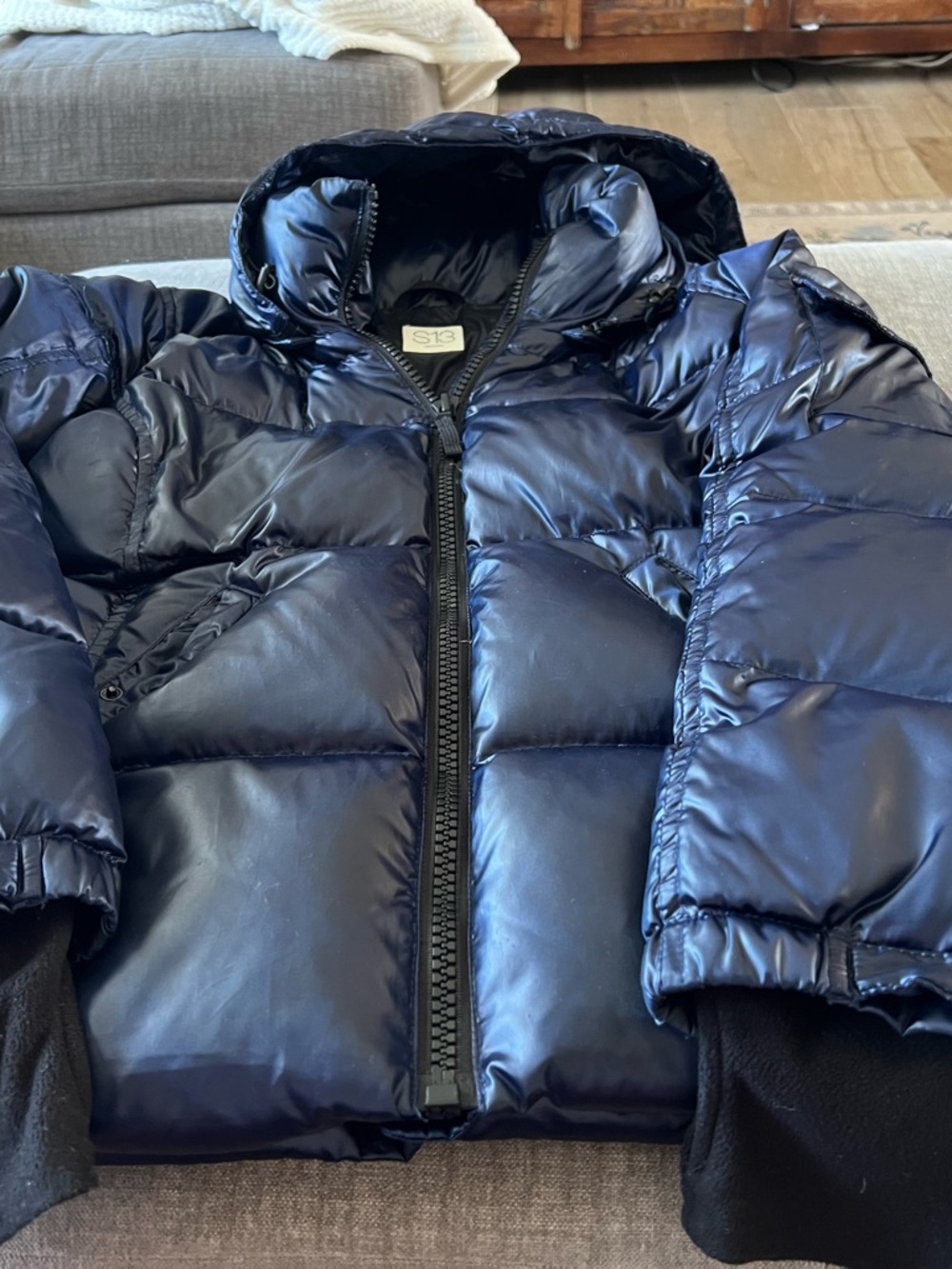 Women's/juniors Navy Shiny Puffer Jacket with Hood

Fits like junior!!!
